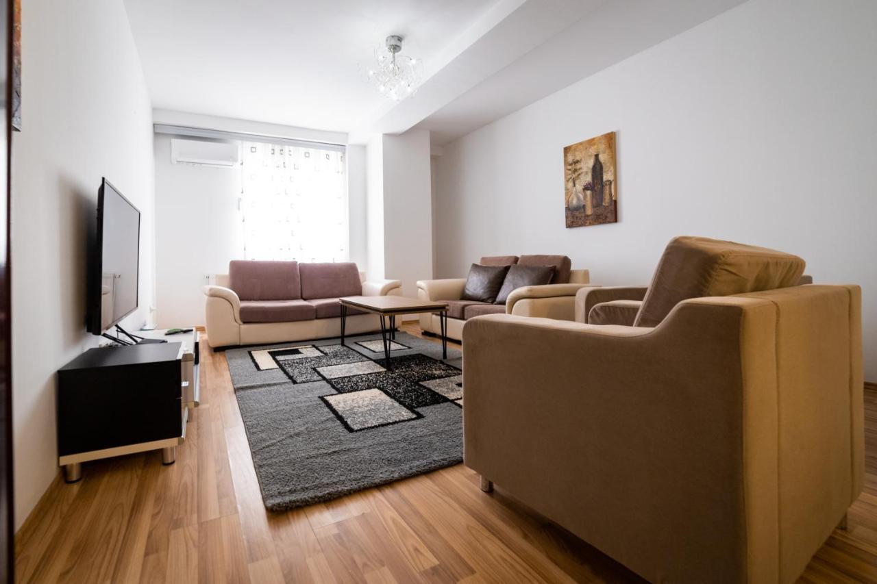 Ferienwohnung CedarTREE Prishtina Pristina Exterior foto